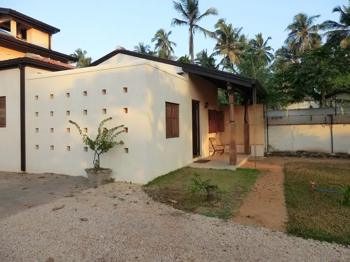 පවුලක් පවත්වාගෙන යන කුඩා ආගන්තුක නවාතැන්